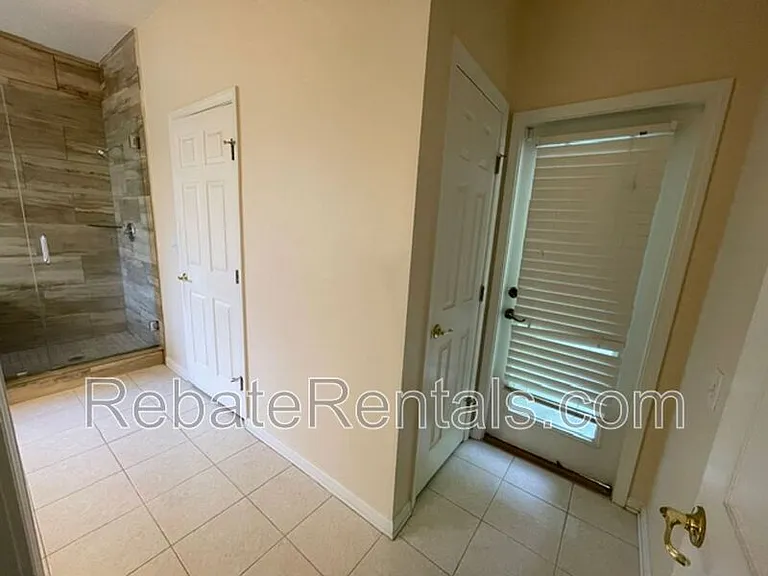 8907 Hampton Landing Dr E — Photo 40