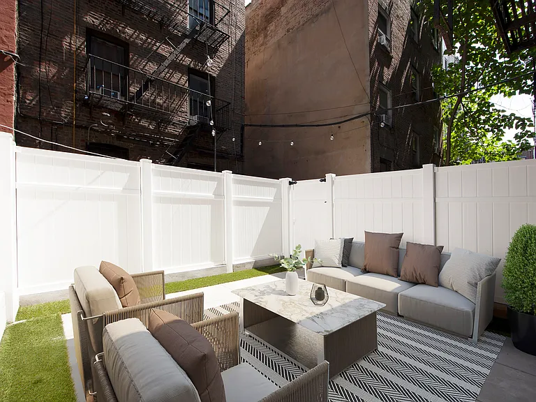 219 E 10th St #1 — Photo 1