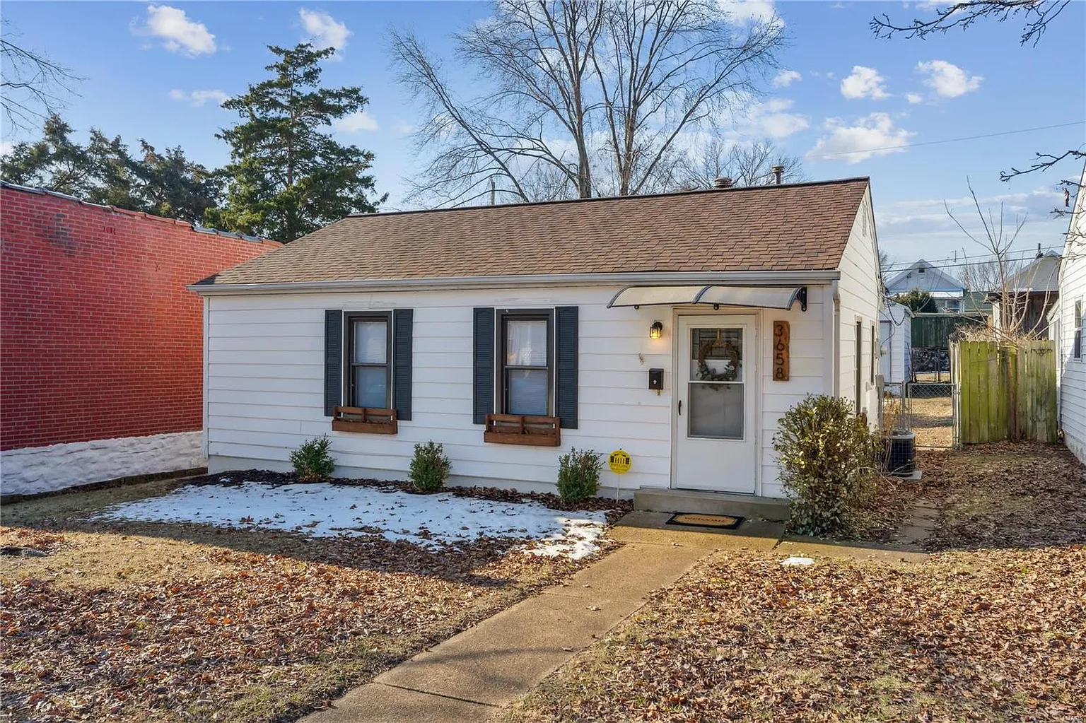 3658 Roswell Ave photo 1