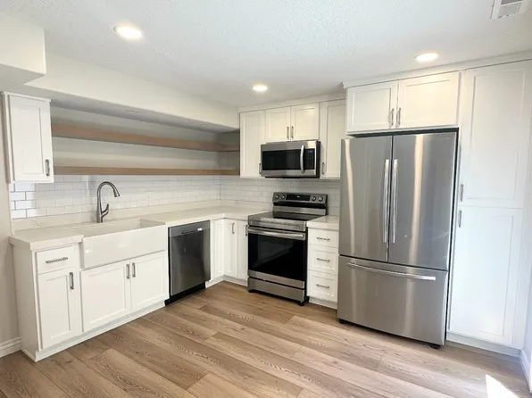 10218 N Bayhill Dr, Cedar Hills, UT 84062