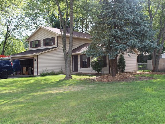 2nd image of 325 Pinoak Dr