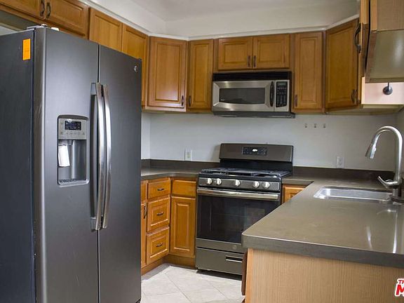 3rd image of 919 E La Palma Dr APT 8