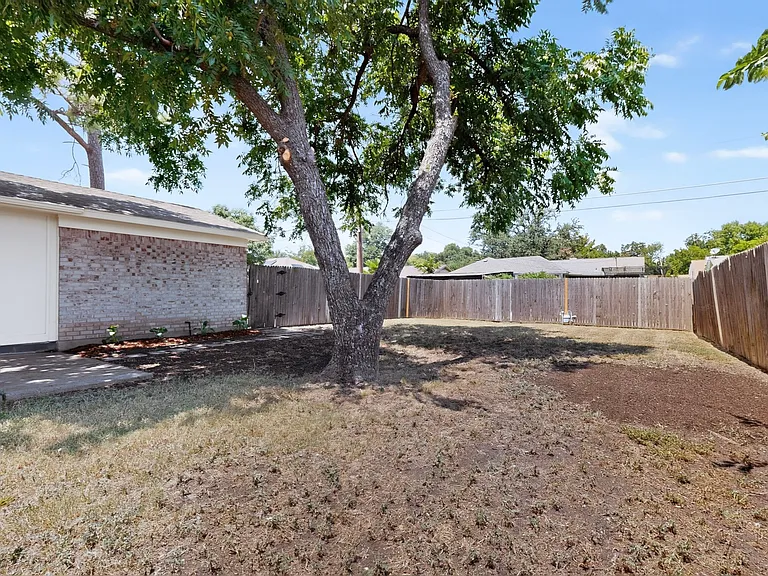 1717 Japonica Ln — Photo 35