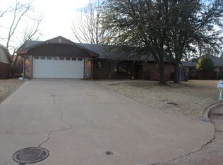 2710 Timber Ct, Chickasha, OK 73018