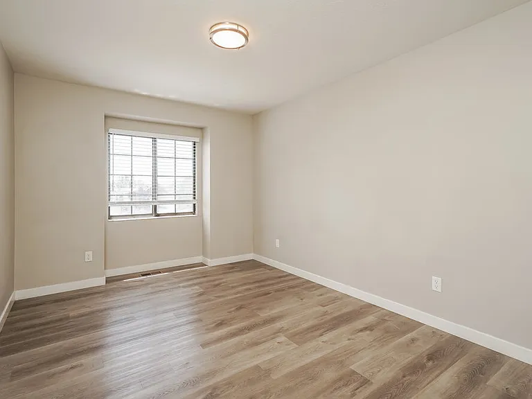 149 N 400 W — Photo 13
