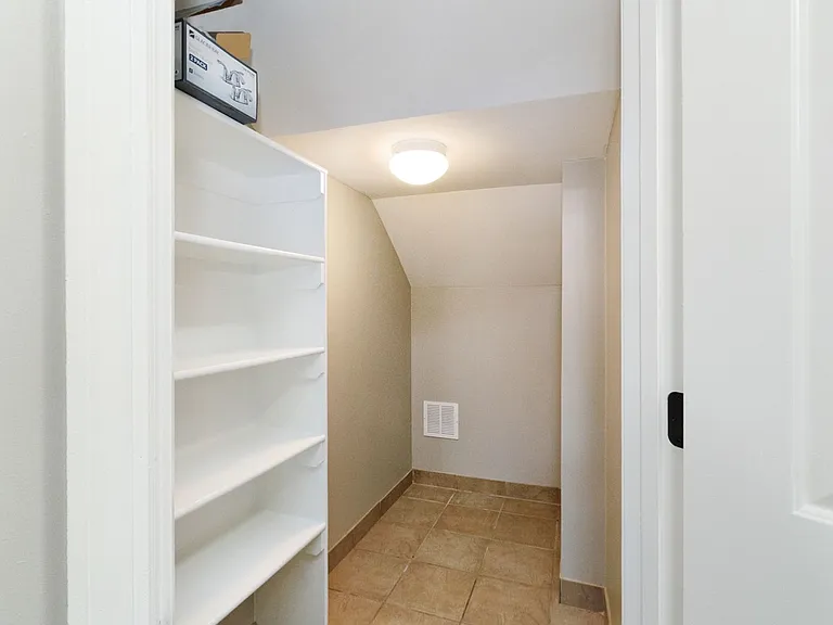 2621 Valentine Ln — Photo 12