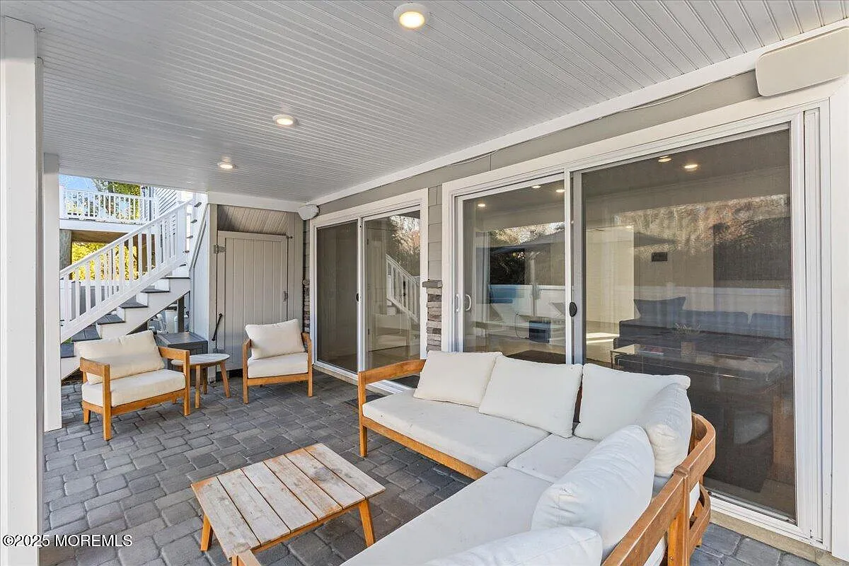 6 bed, 4035 sqft, $12,500 — Photo 4