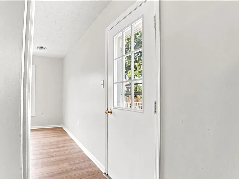 102 Linwood Ct — Photo 60