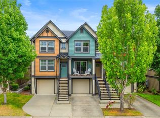 2674 SW Sylvan Heights Dr, Seattle, WA