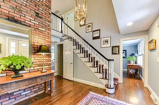 3rd image of 33 Knollwood Dr