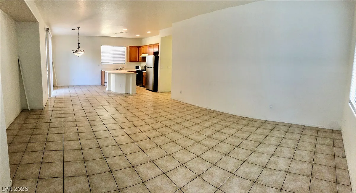4 bed, 2.5 bath, 1964 sqft, $1,895 — Photo 3