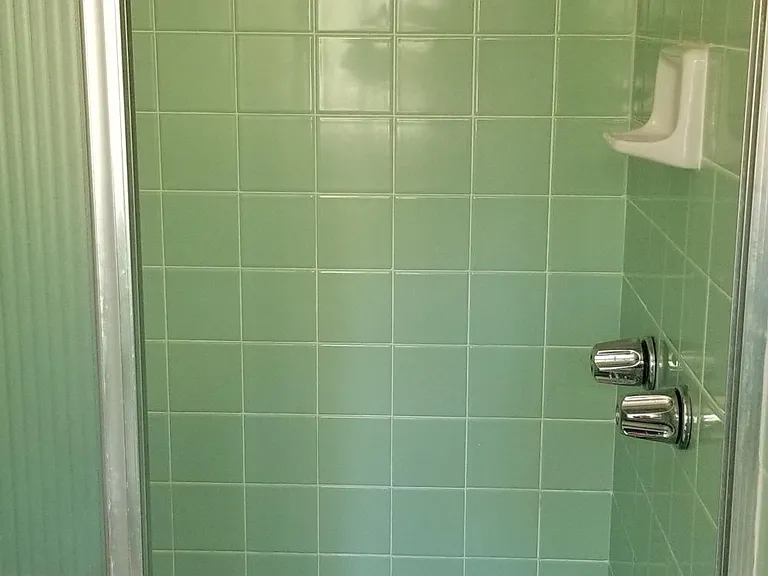 2nd bath - Jack & Jill between back bedrooms