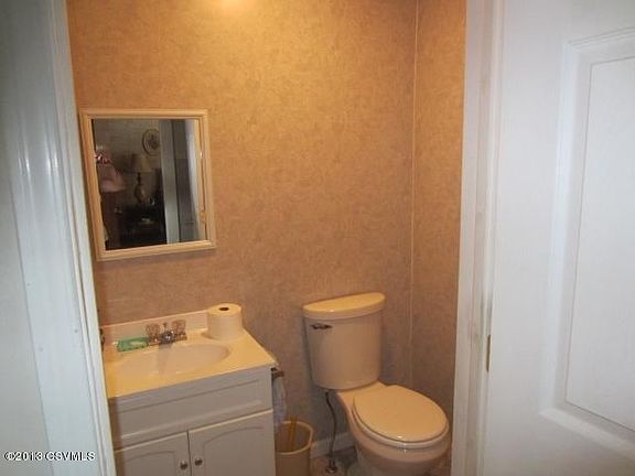 5th image of 1021 N Franklin St