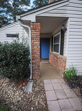 4th image of 3233 Albert Dr
