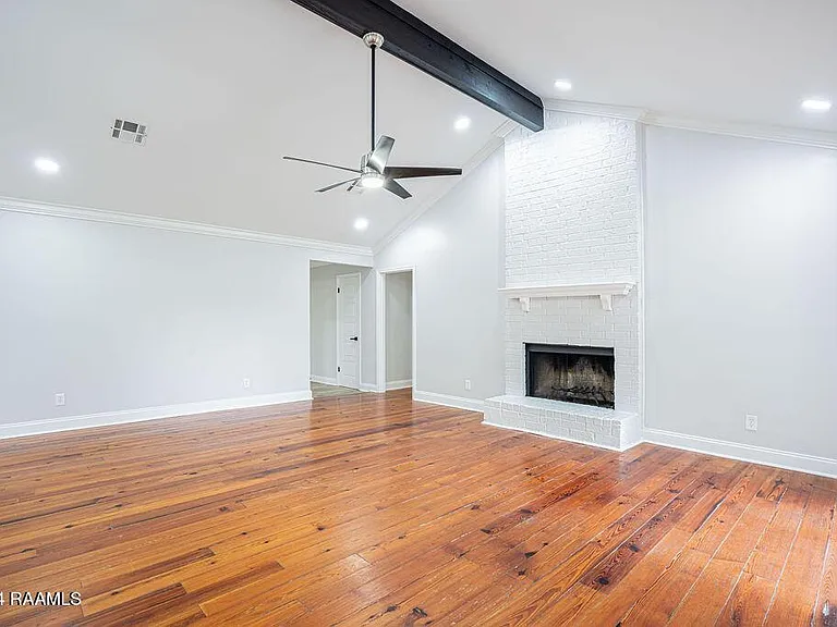 213 Presbytere Pkwy — Photo 4