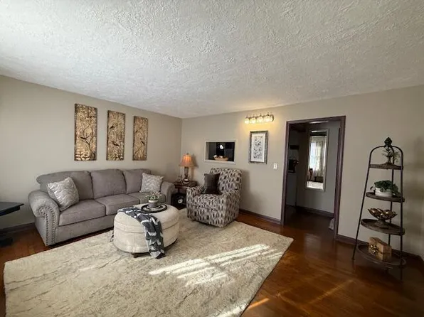 1403 E Lindberg Street, Springfield, MO 65804