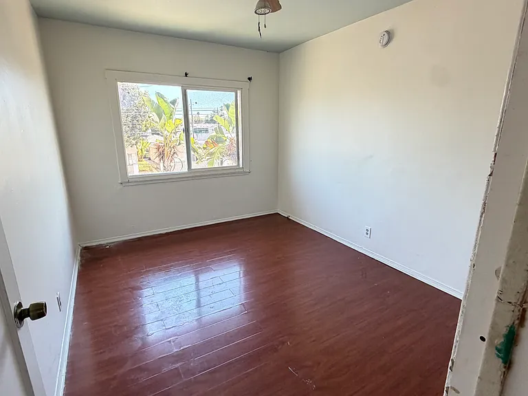 11407 Oxnard St #11407 — Photo 2