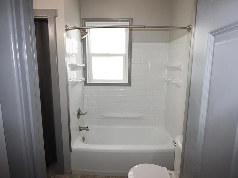 1412 Shelby St — Photo 10