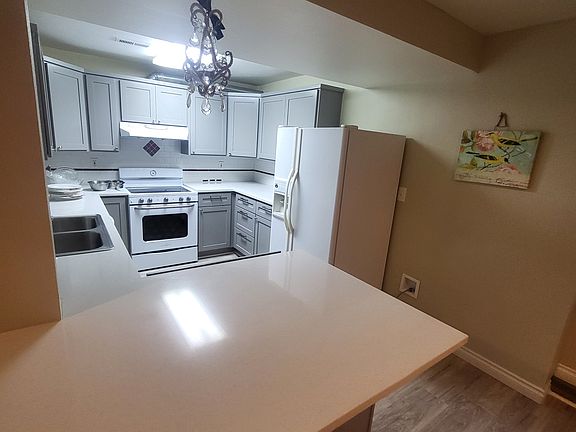 3rd image of 4184 SE Hillside Dr