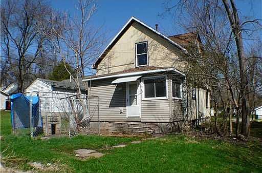 2nd image of 1127 30th St NE