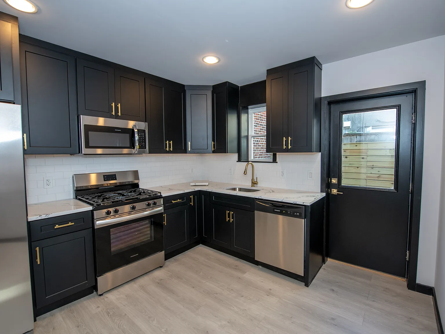 2 bed, 900 sqft, $2,350 — Photo 4