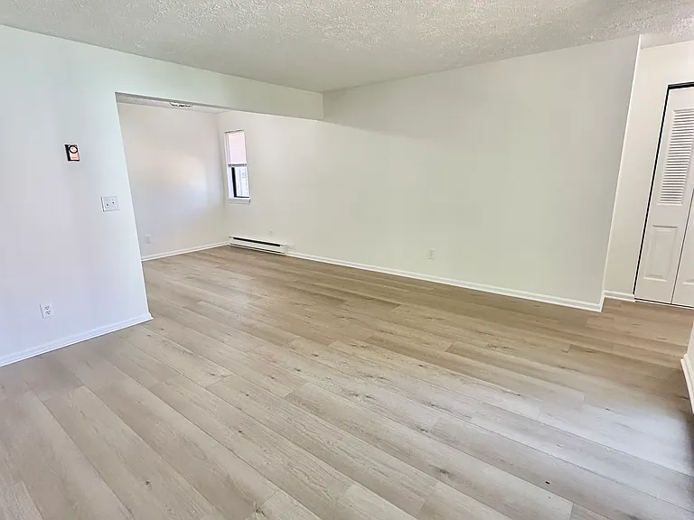 1820 Hudson Ave #17 — Photo 2