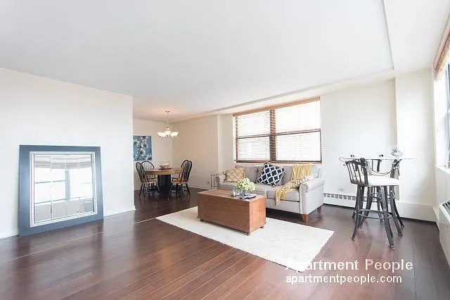 1445 N State Pkwy APT 307 photo 1