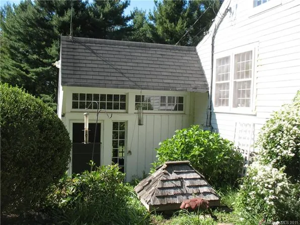 35 Country Ln, New Hartford, CT 06057