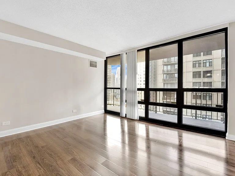 10 E Ontario St #2820 — Photo 5