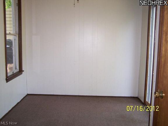 5th image of 636 Washington St