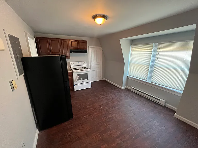 218 Walnut St — Photo 6