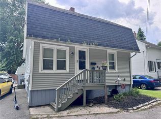 6 Lavoie Ct, West Warwick, RI 02893