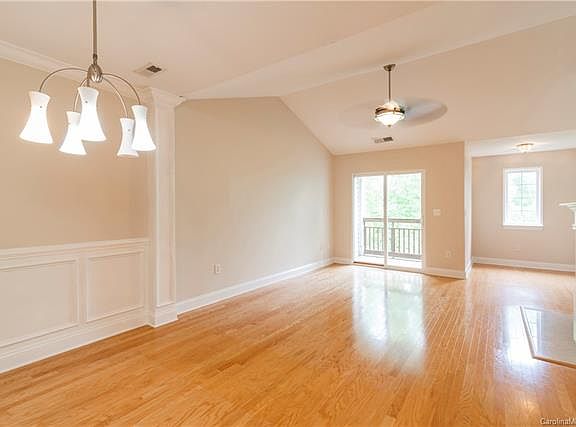 3rd image of 3118 Walnut Park Dr