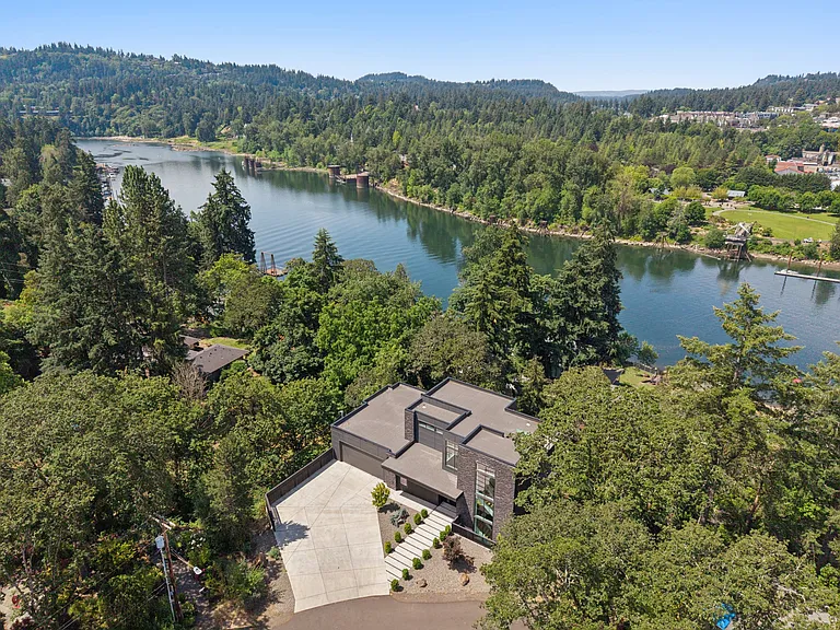 985 SE Rimrock Ln — Photo 4