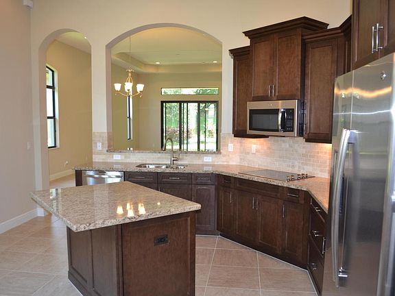 3rd image of 608 SE Fascino Cir