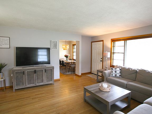 5th image of 583 W 5th St