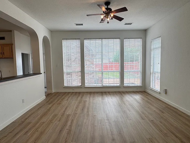 3024 Sawtooth Dr — Photo 4