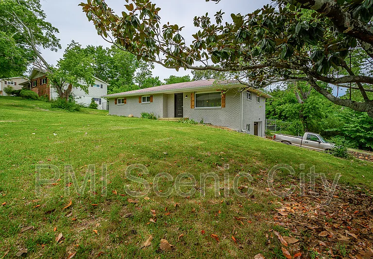 1375 Orbit Dr — Photo 6