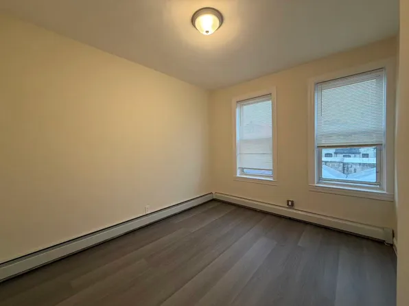 25-34 42nd Street image 3 of 8