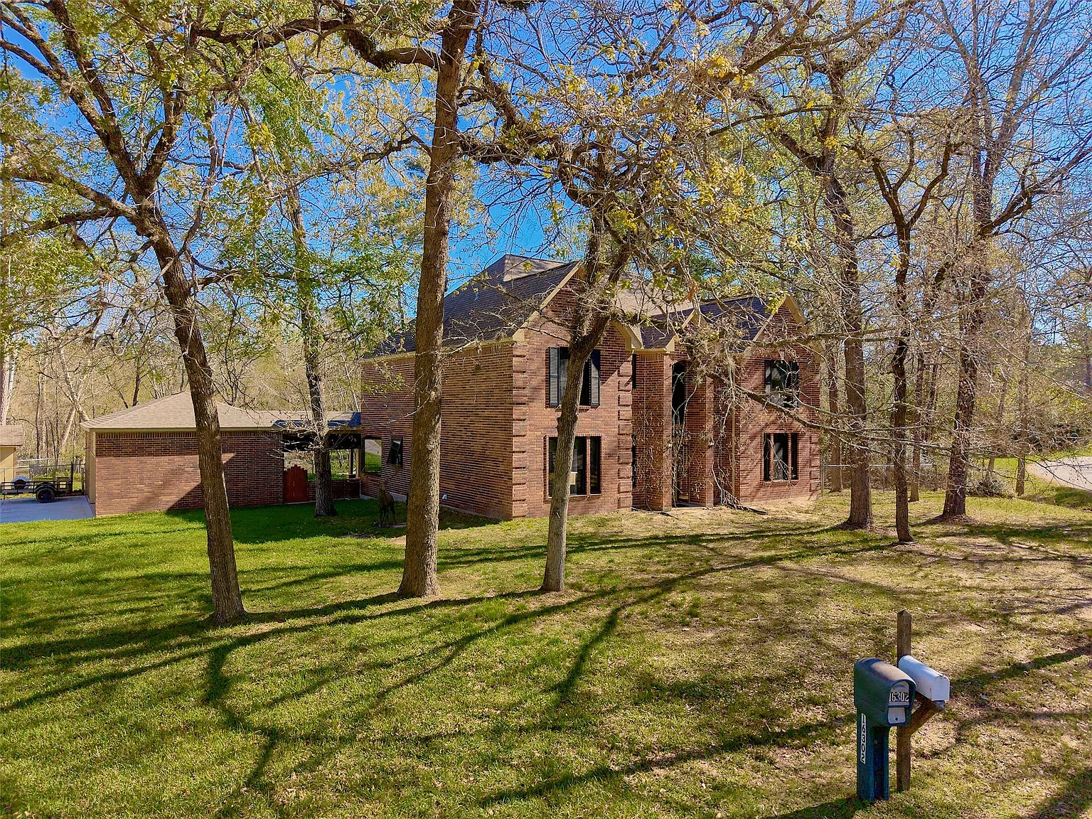 5 bed, 2.5 bath, 3678 sqft, $3,200 — Photo 4
