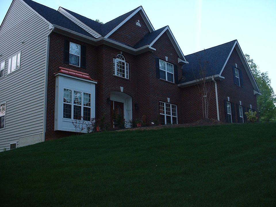 2nd image of 100 Empress Alexandra Pl