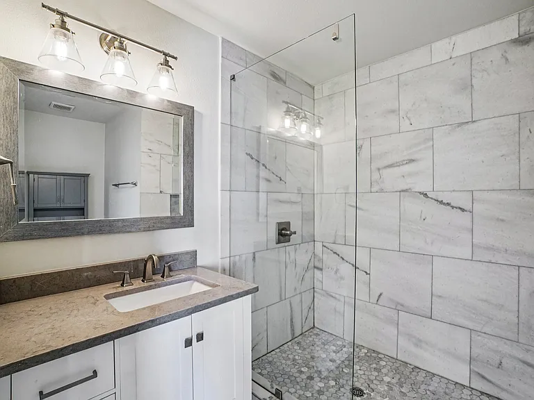 422 N Marlborough Ave — Photo 58