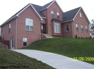 25 Twilite Ln, Morgantown, WV 26501