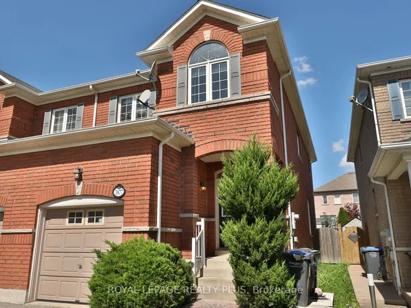 3877 Stardust Dr, Mississauga, ON L5M 7Z9