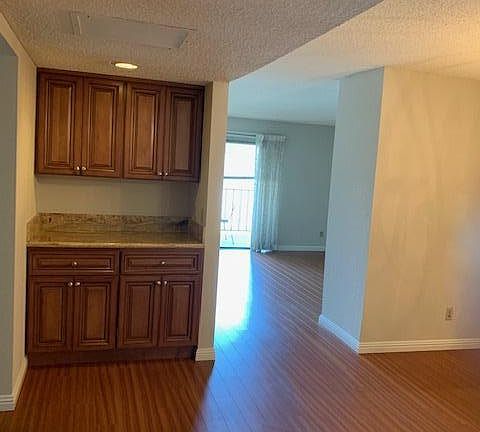 3rd image of 336 N Louise St Unit 9
