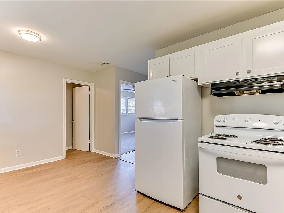 329 E View Dr