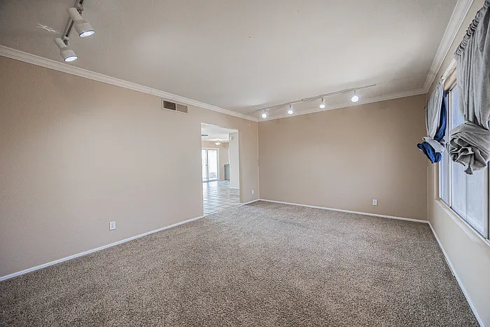 2812 S Cottonwood Dr — Photo 3