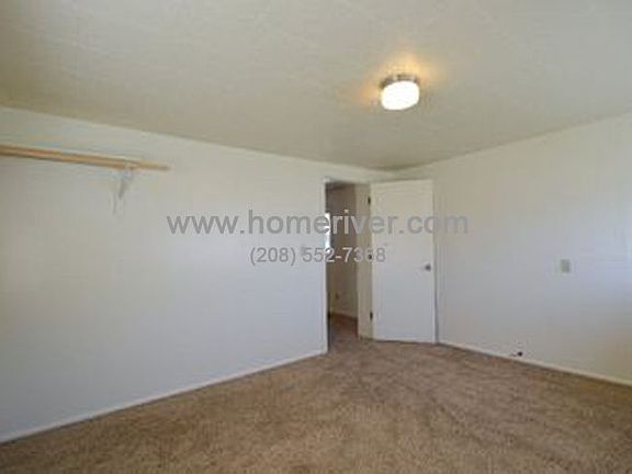 4th image of 1237 Blaine Ave