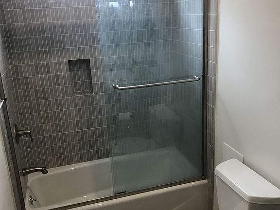 5th image of 6337 Primrose Ave APT 19