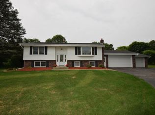 W279S3185 Marlene Ln, Waukesha, WI 53189